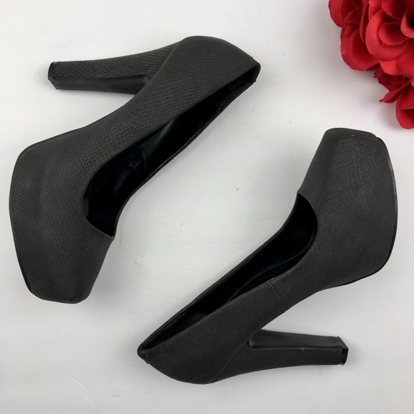 torrid Shoes - TORRID Gray Snakeskin Embossed Block Heels Size 11